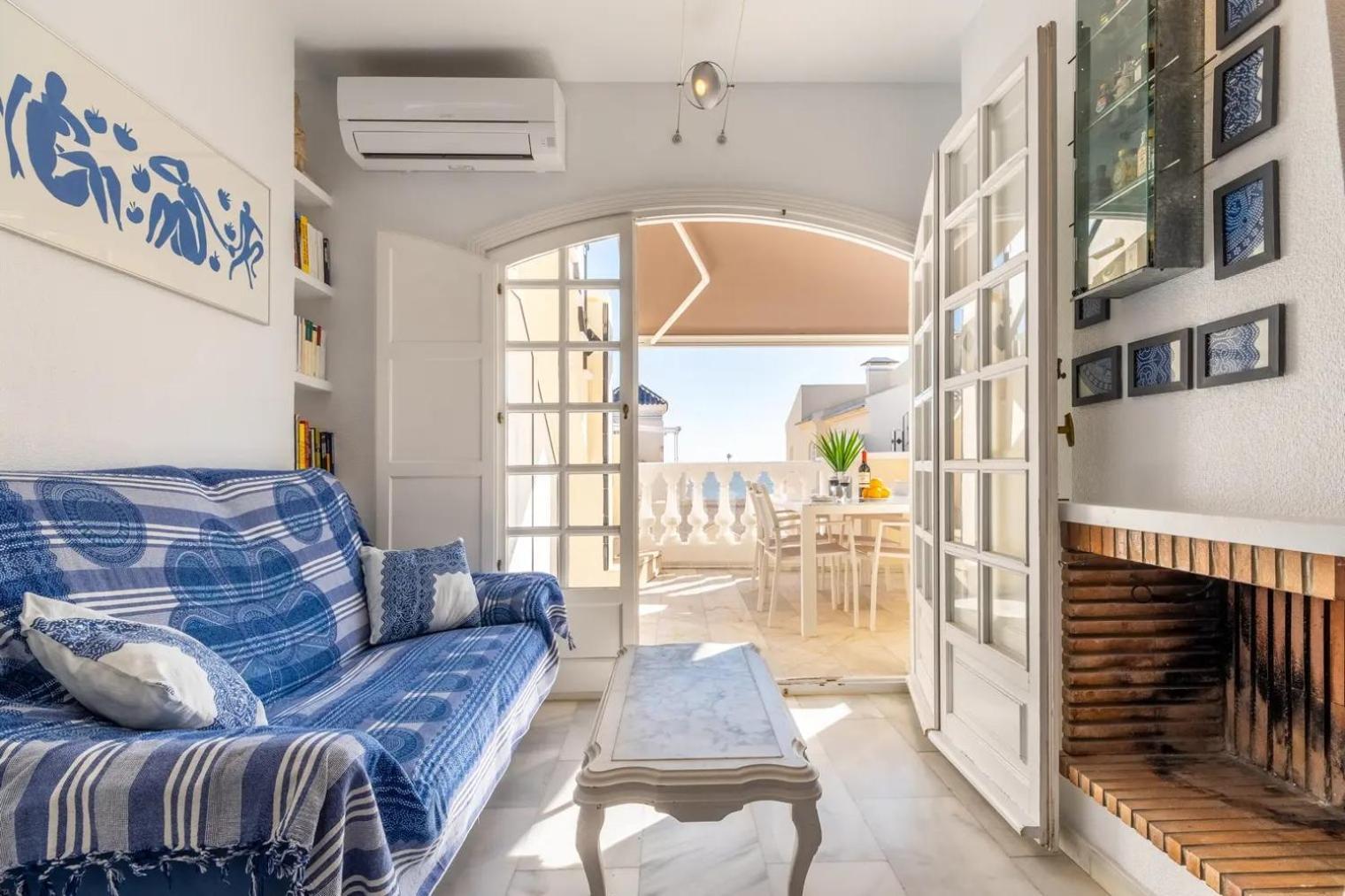 Amazing Penthouse On The Beach, Sea Views, Wifi, Airconditioning And Parking * Torrevieja