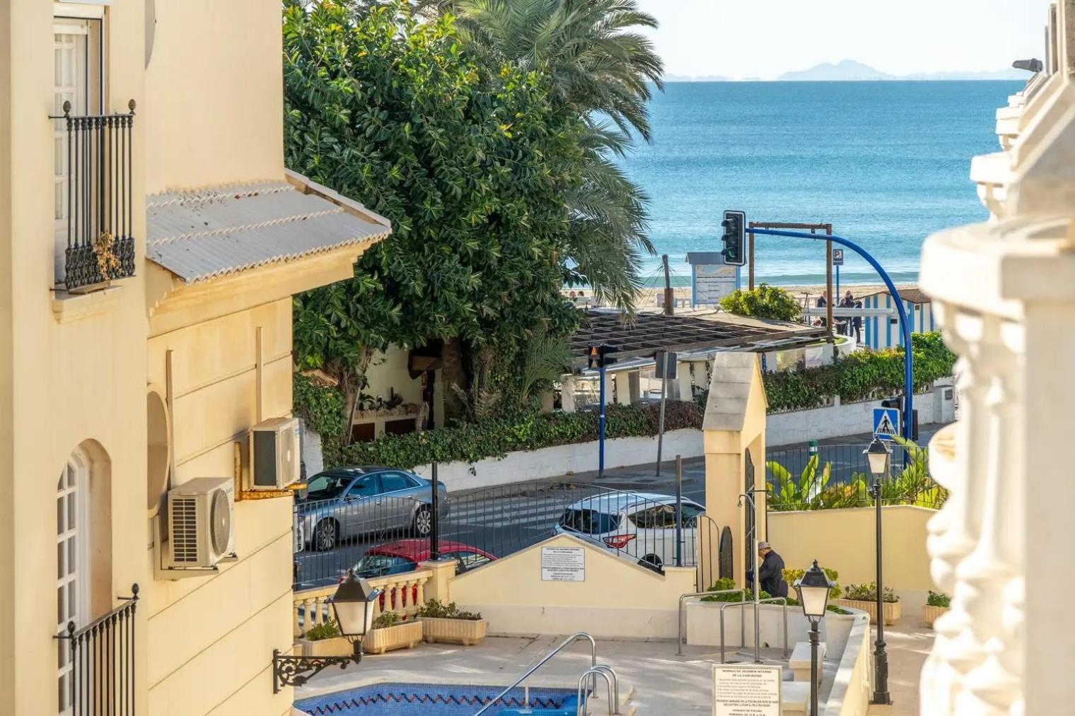 Amazing Penthouse On The Beach, Sea Views, Wifi, Airconditioning And Parking Apartment *