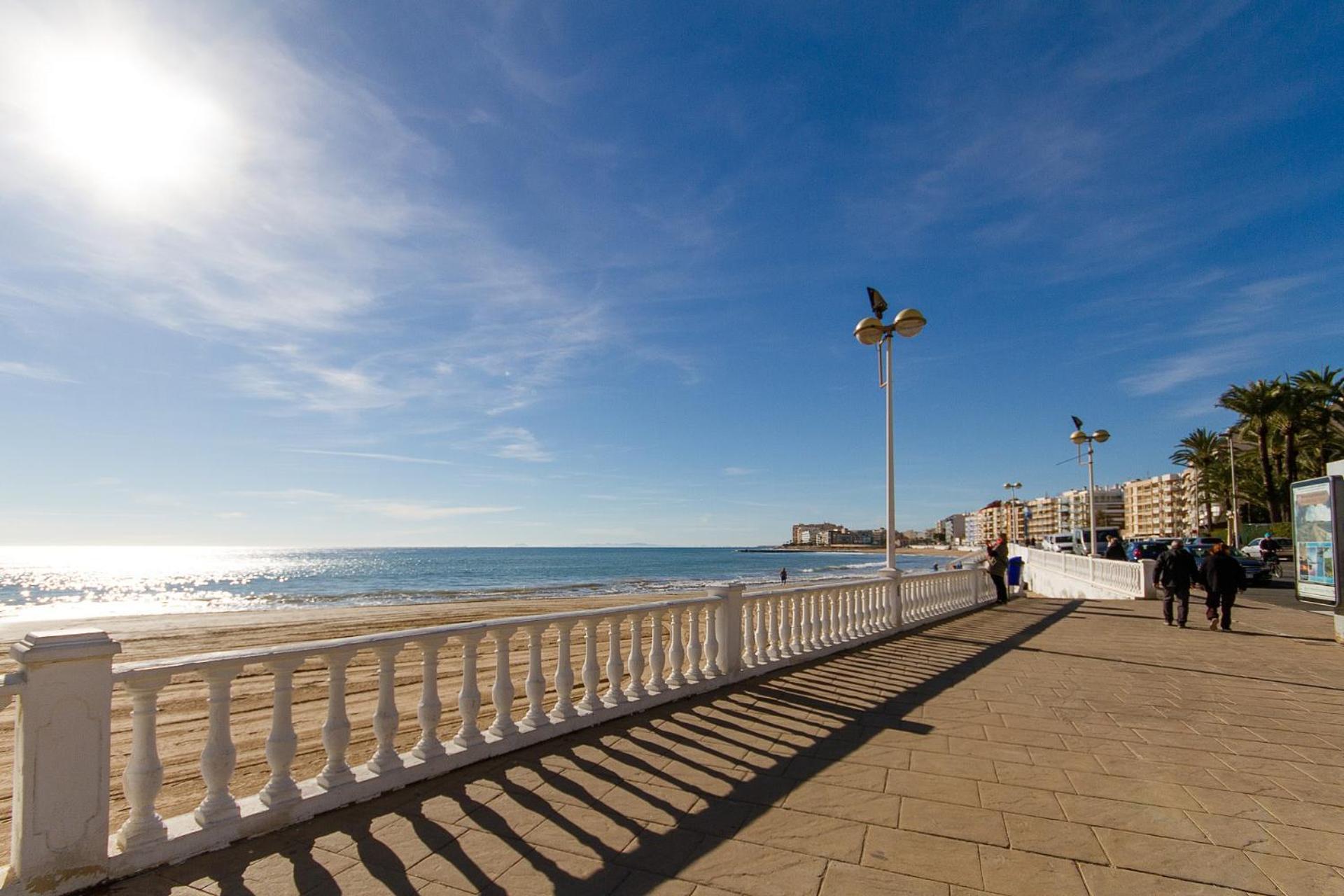 Amazing Penthouse On The Beach, Sea Views, Wifi, Airconditioning And Parking *
