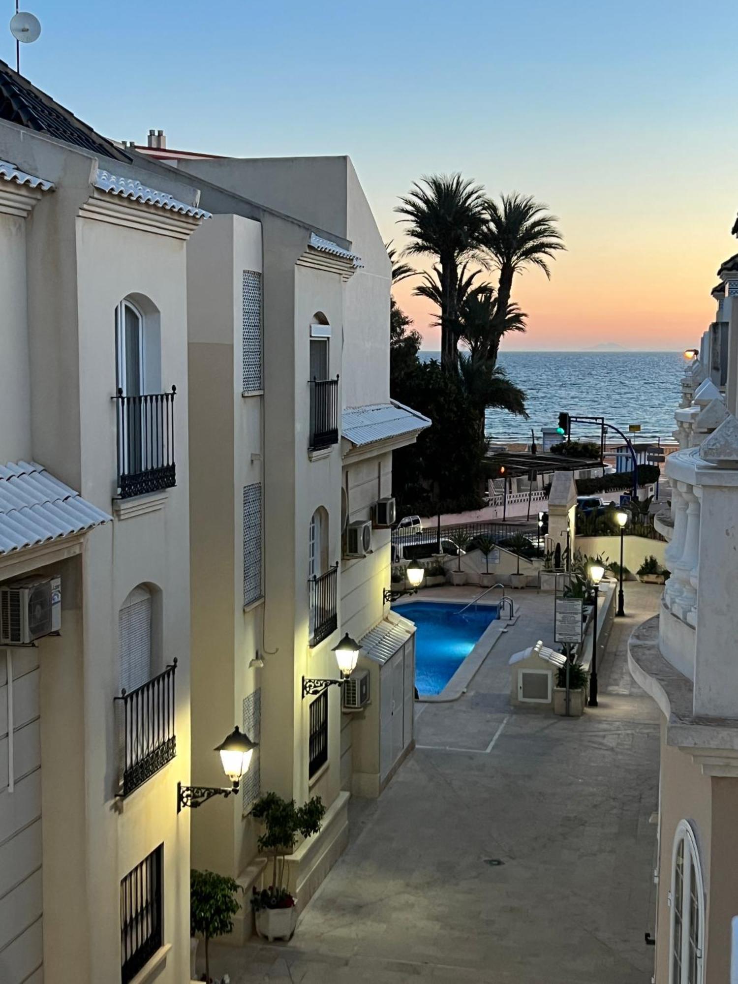 Amazing Penthouse On The Beach, Sea Views, Wifi, Airconditioning And Parking * Torrevieja